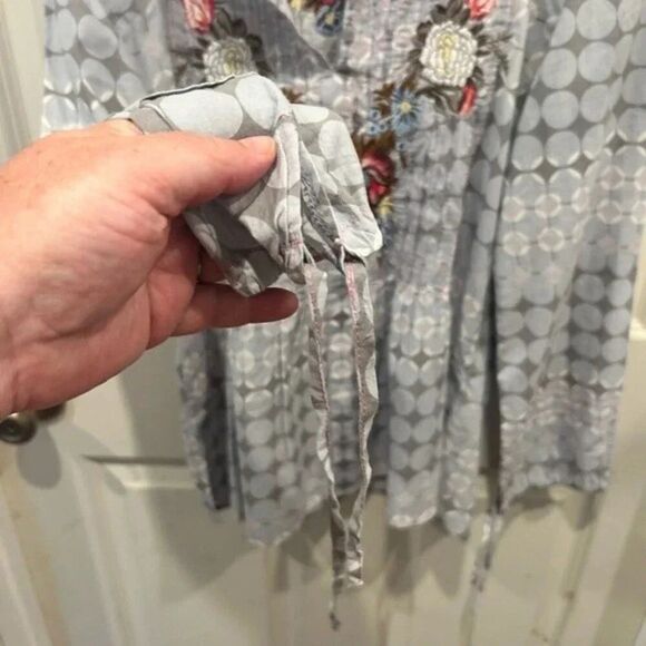 COMO No? By Biz Embroidered Gray Cotton Pintuck Peasant Top size Small‎ - Picture 4 of 7